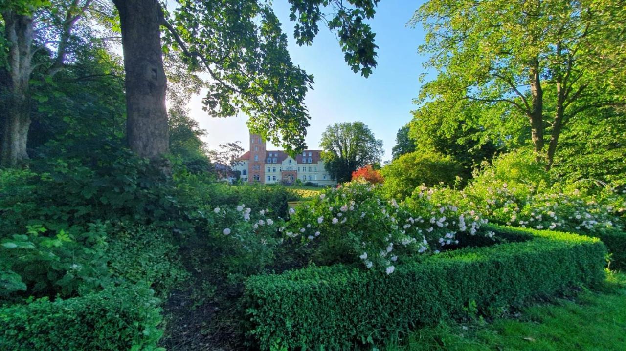 Schloss Lelkendorf Apartment Ulrichshusen Maisonette Fewo Mecklenburger Seenplatte Mit Dachterrasse Naehe Ostsee Eksteriør bilde