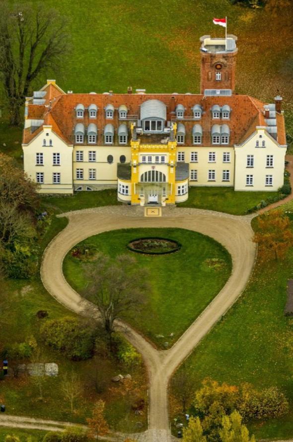 Schloss Lelkendorf Apartment Ulrichshusen Maisonette Fewo Mecklenburger Seenplatte Mit Dachterrasse Naehe Ostsee Eksteriør bilde